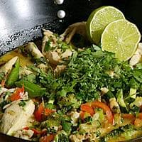 Kylling og grønnsaker med kokosmelk og rød curry