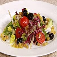 Salat med marinert rødløk og Snøfrisk
