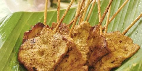 Thai moo satay - svinesatay med peanøttsaus og salat