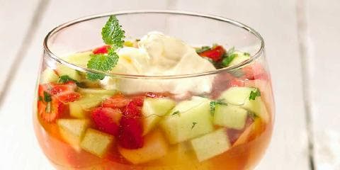 Kald dessertsuppe med limekrem