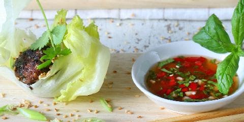 Asiatiske kjøttboller i salatblad