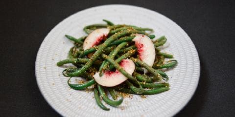 Salat med grønne bønner og nektariner