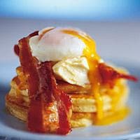 Blini med egg og bacon