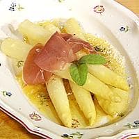 Hvit asparges på italiensk vis