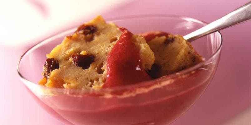 Gammeldags brødpudding med rom og rosiner