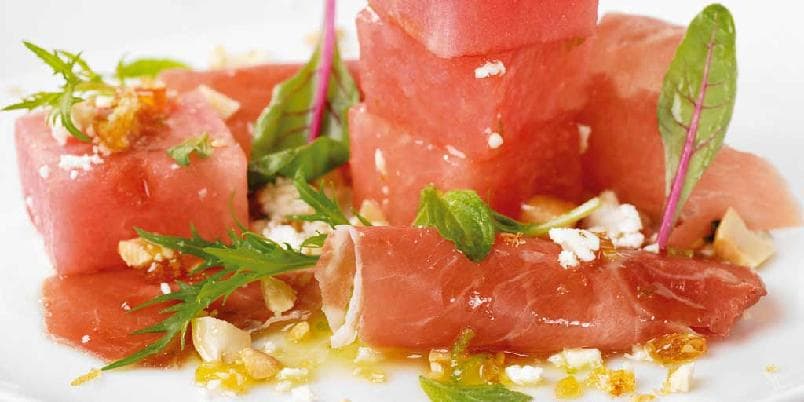 Vannmelon med spekeskinke og salt krokan