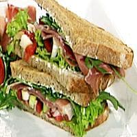 Dobbel sandwich med spekeskinke og kremost