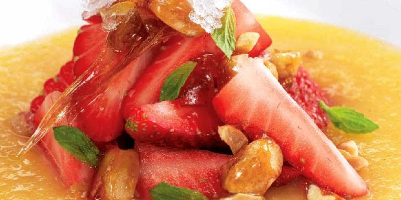 Jordbær og frisk mango