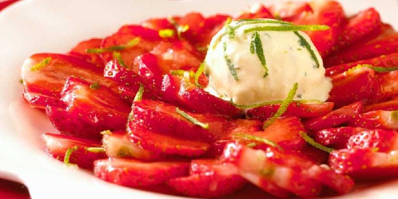 Jordbærcarpaccio med mynteparfait