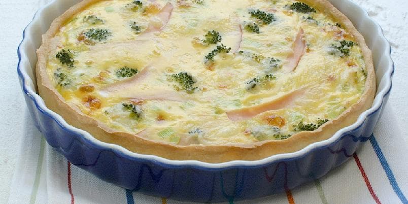 Pai med kalkunpålegg og brokkoli