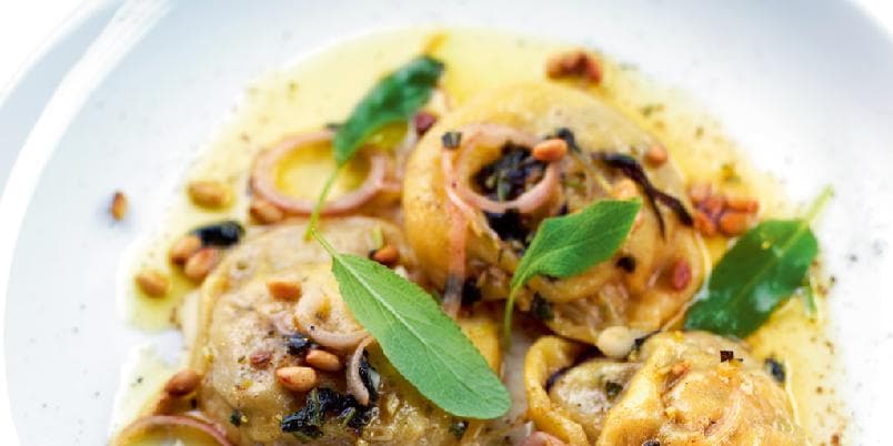 Steinsoppravioli med salviesmør