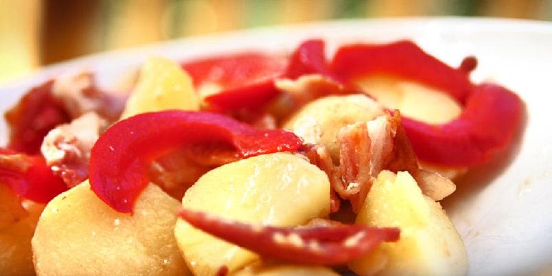 Potetsalat med bacon og paprika