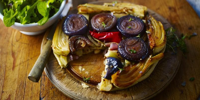 Tarte tatin med fennikel og rødløk