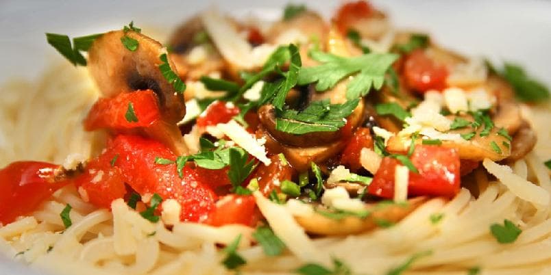 Pasta med tomat, hvitløk og persille