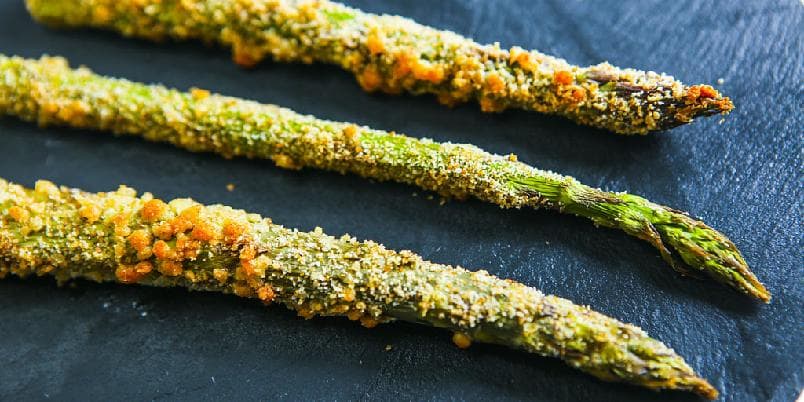 Sprø asparges med parmesan