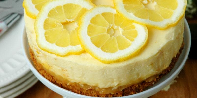 Søt og syrlig ostekake med hvit sjokolade og sitroncurd