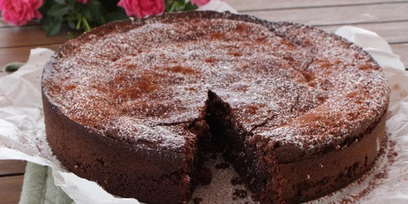 Mørk sjokoladekake uten sukker, gluten og melk