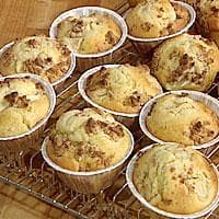 Muffins med mandelmasse, lime og epler