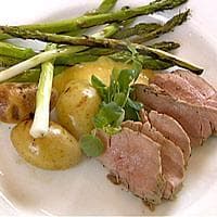 Helgrillet filet, vårgrønnsaker, poteter og aïoli