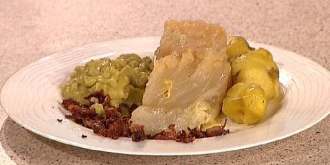 Lutefisk med tradisjonelt tilbehør