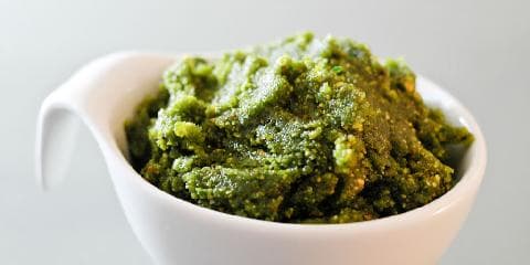 Reddikblader som pesto