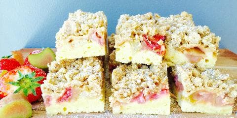 Rabarbra og jordbær crumble bars