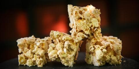 Popcorn- og marshmallowkake