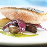 Skinnstekt laks med salsa verde