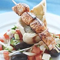 Laks souvlaki med gresk salat