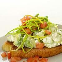 Bruschetta med avokado og tomat