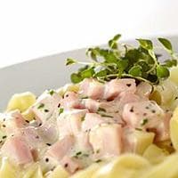 Pasta med ostesaus og skinke