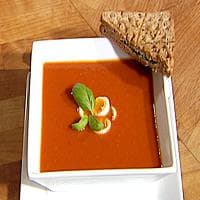 Tomatsuppe med vaktelegg