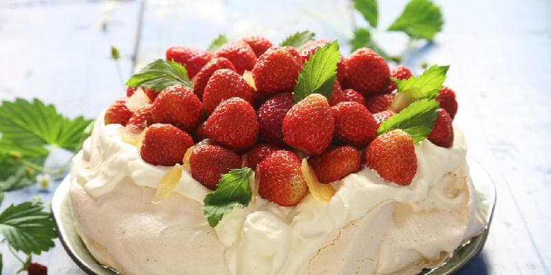 Jordbærpavlova med ingefærkrem