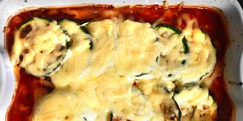 Gratinert aubergine med tomat og hvitløk