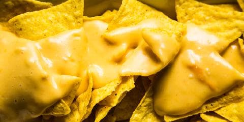 Ostesaus med nachos