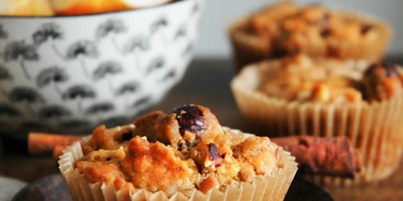 Sukkerfri eplemuffins med hasselnøtt-strøssel