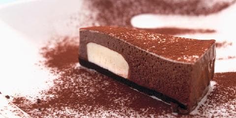 Sjokolademoussekake med yoghurtfyll