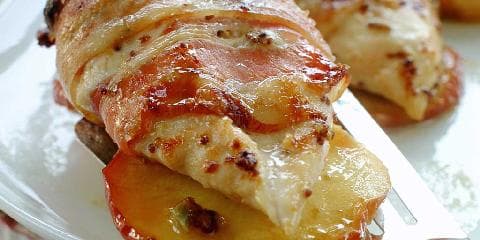 Kyllingfilet med eple og bacon