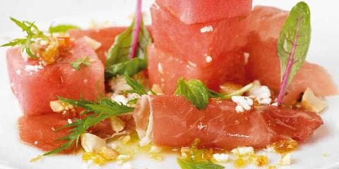 Vannmelon med spekeskinke og salt krokan