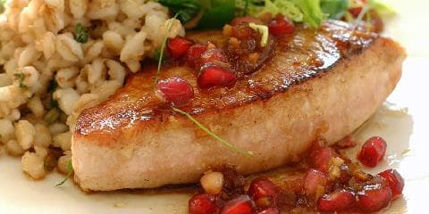 Kalkunbiff med byggryn og granateplesaus