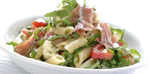 Pastasalat med spekeskinke