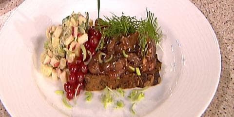 Kongelig dansk ripssild med rugbrød og potetsalat