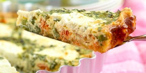 Pai med røkelaks og hvit geitost