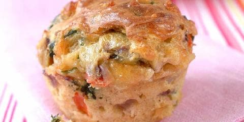 Muffins med ost og grønnsaker