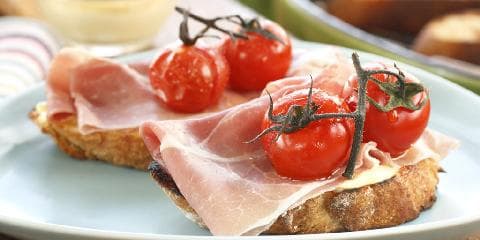 Grillet bruschetta med spekeskinke og tomat