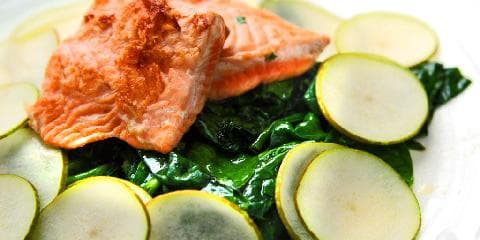 Laks med pære og spinat