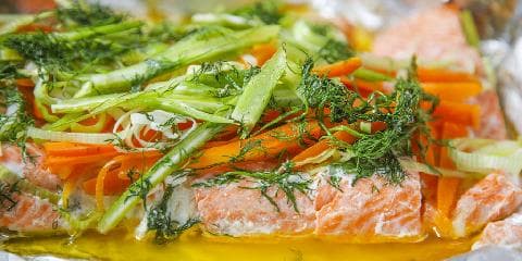 Foliebakt ørret på grillen