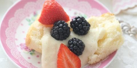 17- mai cupcakes med vaniljekrem og bær