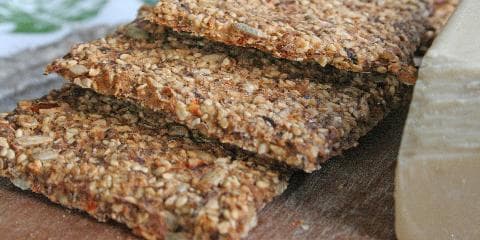 Glutenfrie knekkebrød med soltørket tomat