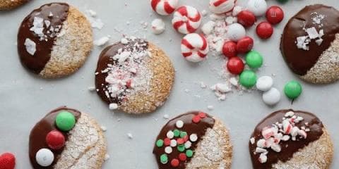 Seige mandelkjeks med sjokolade og julegodteri